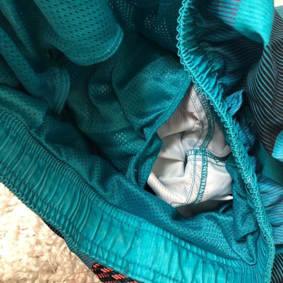 Men's XL Nike Striped Shorts - Picture 5 of 5